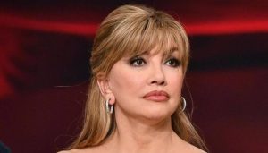 Milly Carlucci preoccupata - Youbee.it