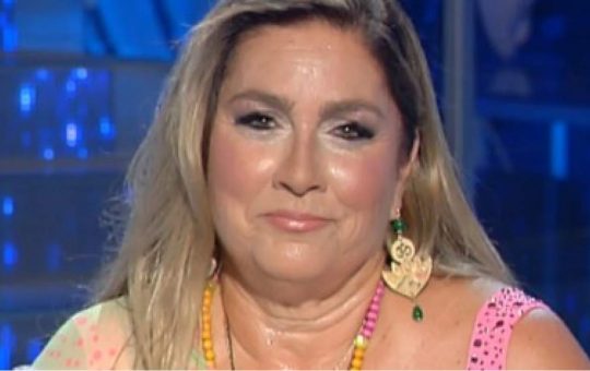 Un look alquanto inaspettato che ha reso Romina Power irriconoscibile...