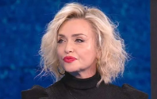 Paola Barale demolita