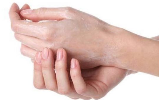 Rimedi per le mani screpolate