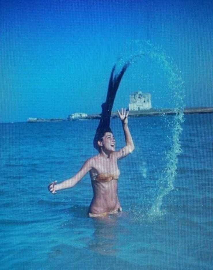 Romina Power con un bikini striminzito