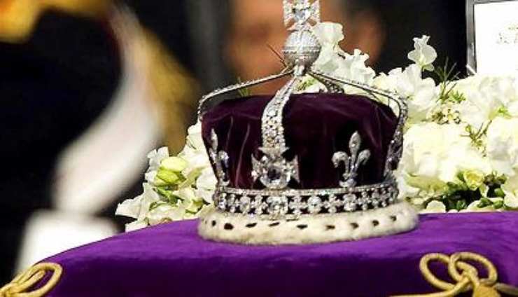 Camilla indosserà una corona riciclata