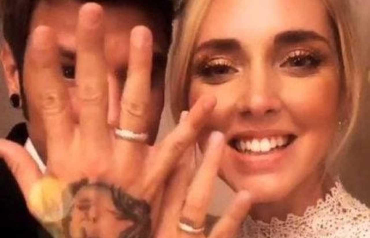 Chiara Ferragni spazza via Fedez dalla mano