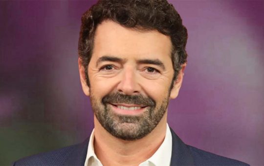 Alberto Matano con una donna in uno scatto amarcord
