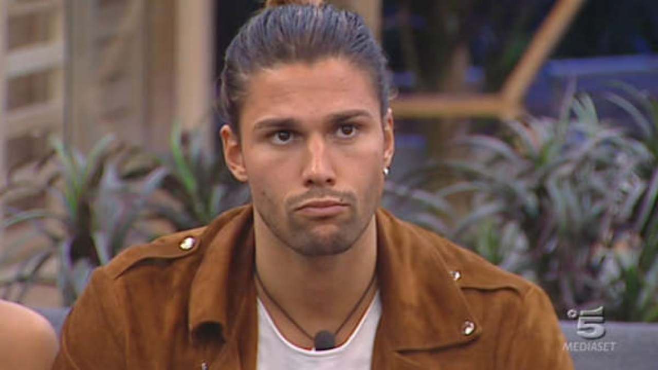 Critiche per Luca Onestini - Youbee.it
