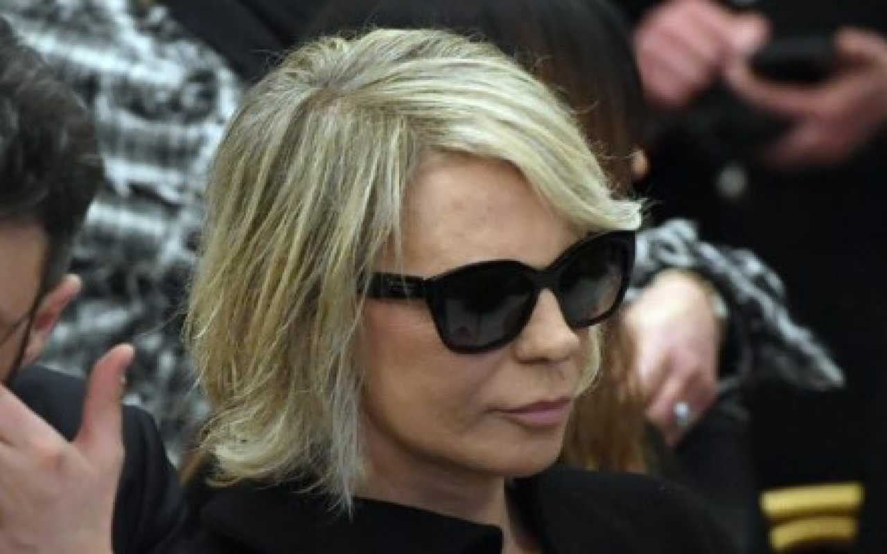 Nella bufera lpautore del selfie con Maria De Filippi al funerale