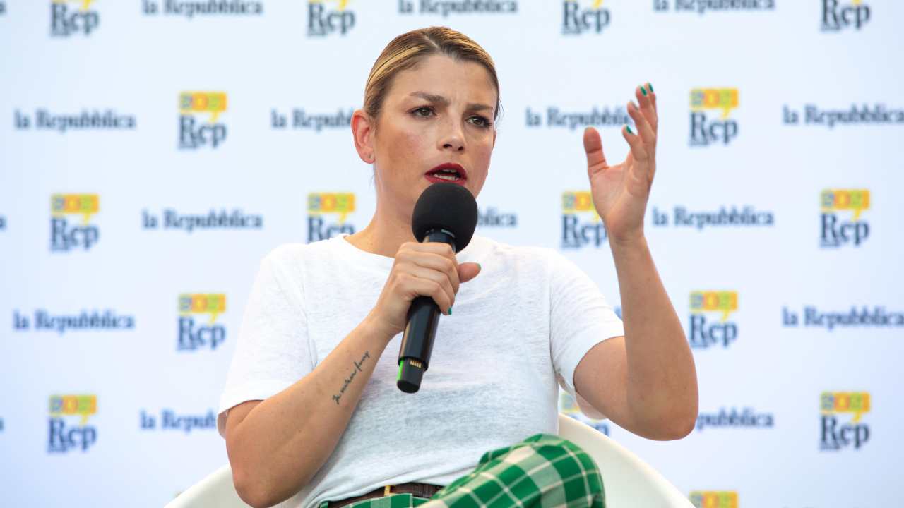 Emma Marrone insultata sui social e lei zittisce tutti così