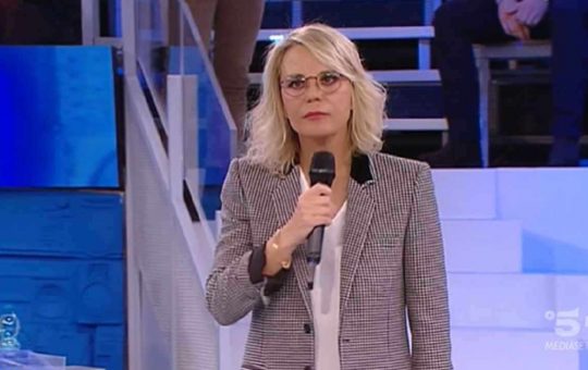 Maria De Filippi senza parole - Youbee.it