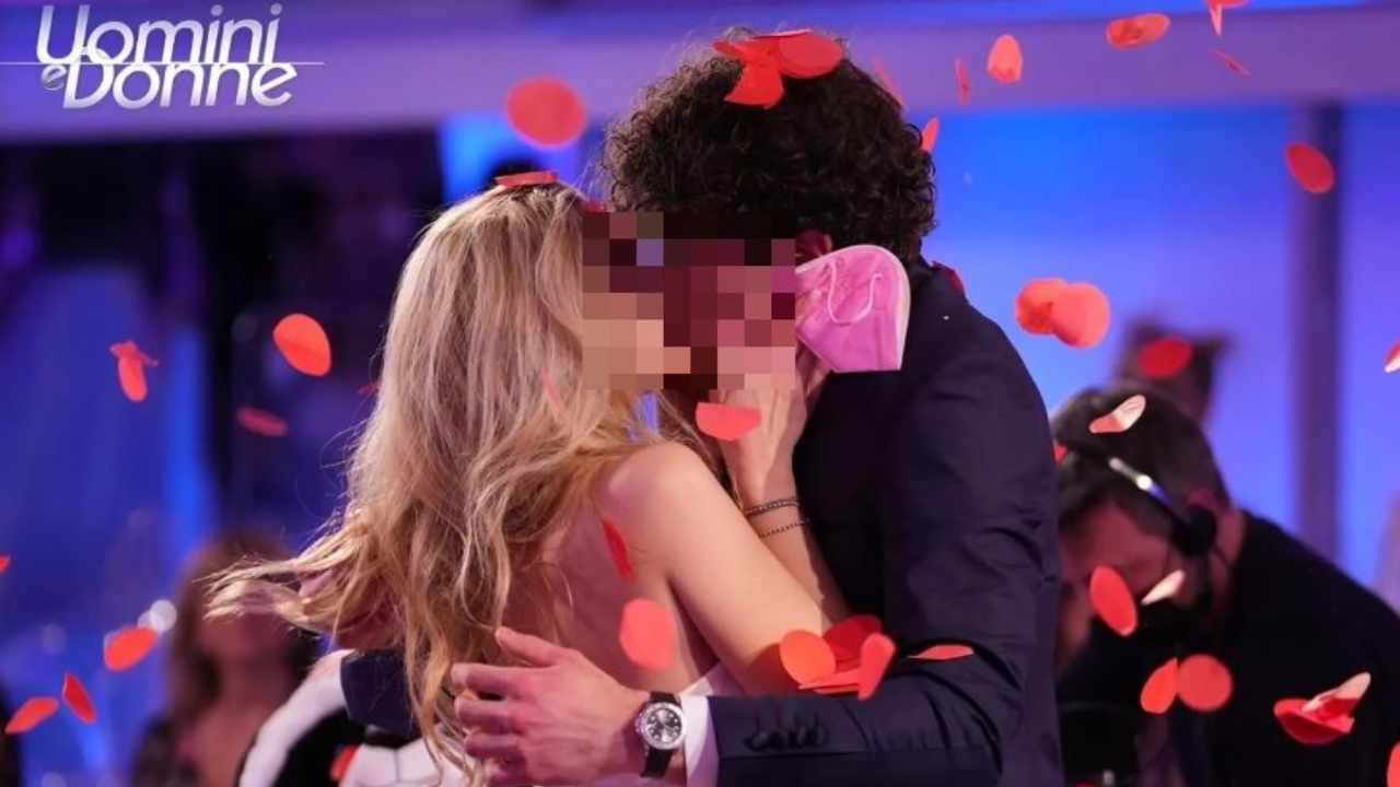 All'ex tronista di Uomini e Donne dovrebbero togliergli la patente