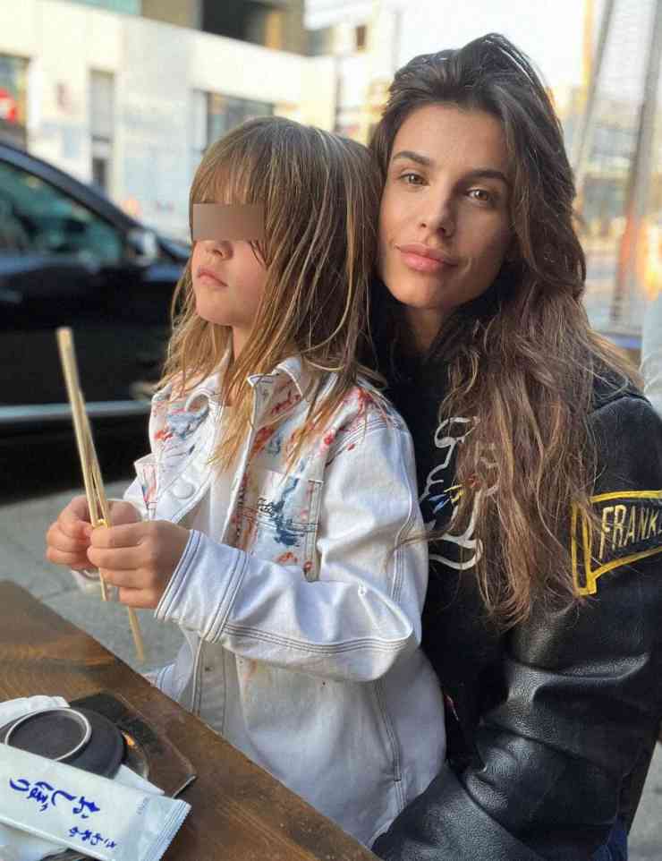 Elisabetta Canalis con Skyler Eva - Youbee.it