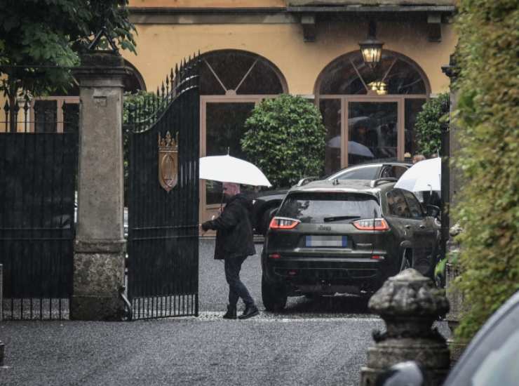 Berlusconi lascia la villa ad Arcore alla Fascina