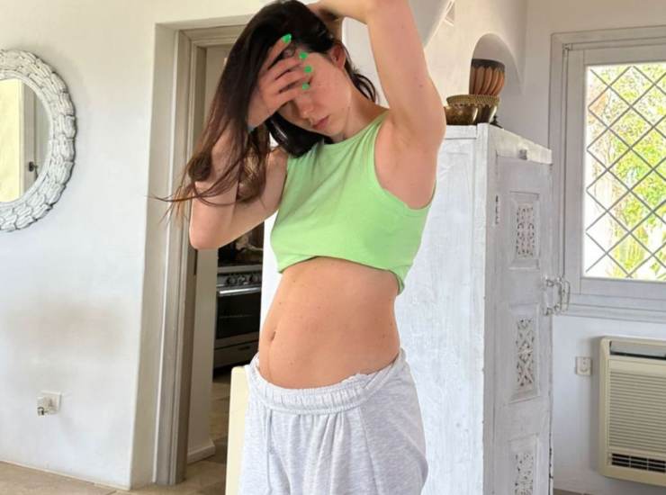 Aurora Ramazzotti mostra il suo corpo dopo 4 mesi dal parto
