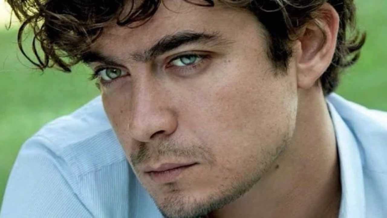 Riccardo Scamarcio, la grave accusa - Youbee.it