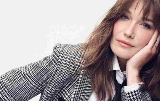 Carla Bruni alla Mostra di Venezia - Youbee.it