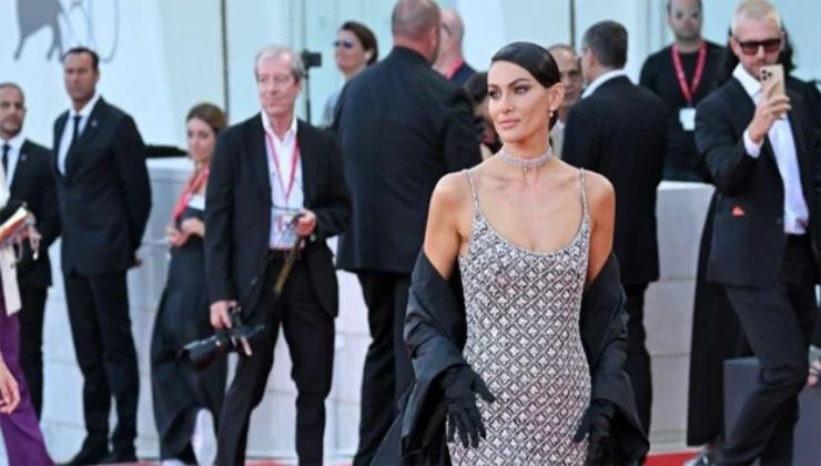 Paola Turani e la gaffe sul Red Carpet - Youbee.it