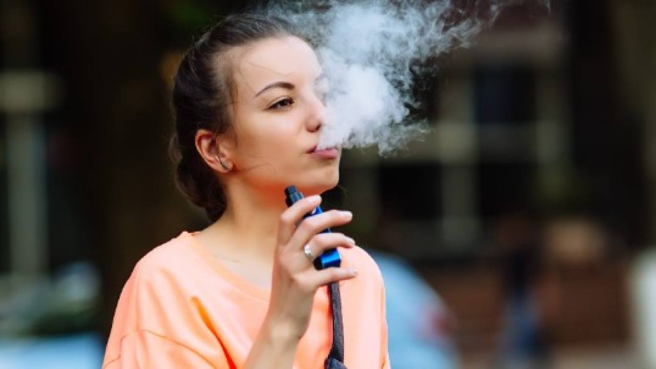 Giovani e sigarette elettroniche, un pericolo sottovalutato