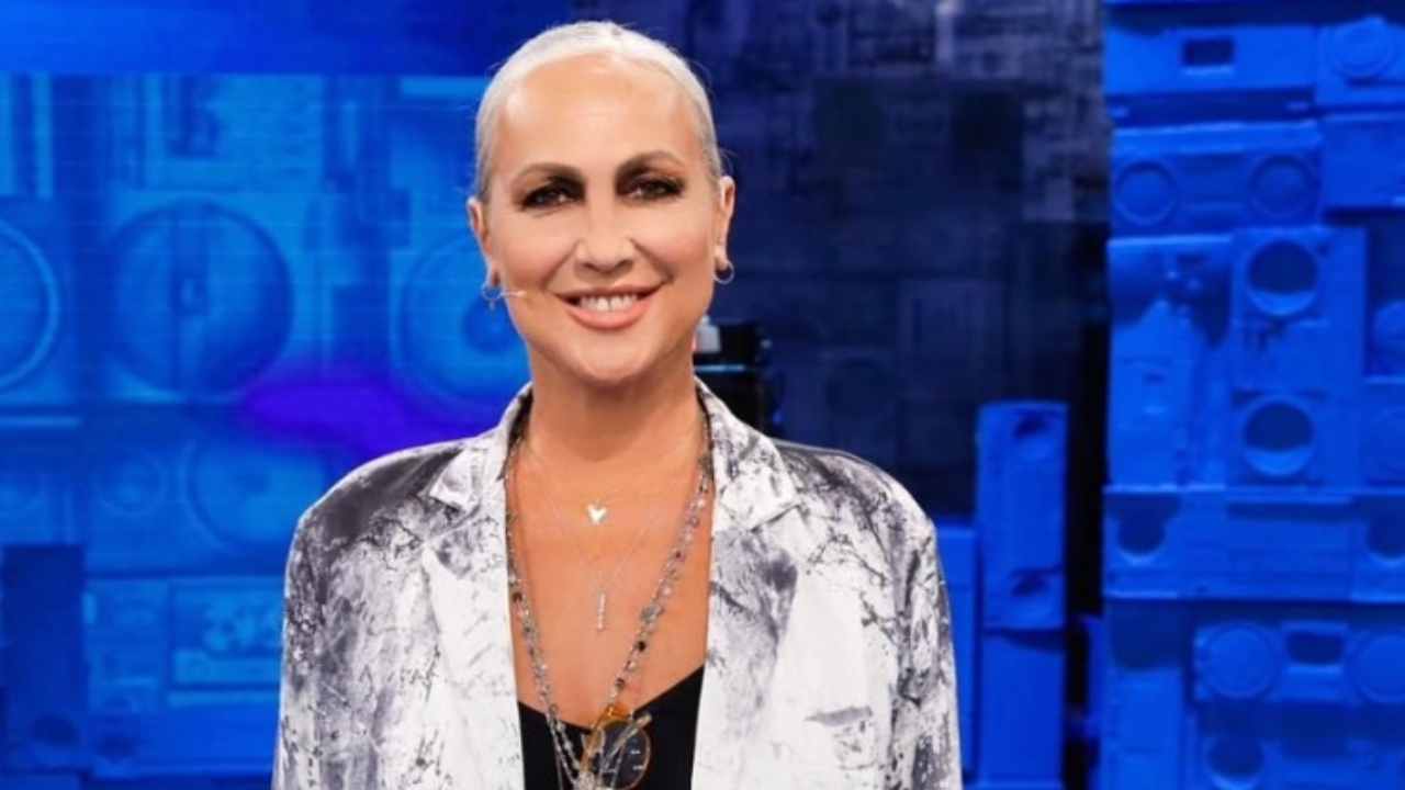 Alessandra Celentano, la coach di Amici come non l'avete mai vista: Il suo  look completamente stravolto - Youbee Magazine