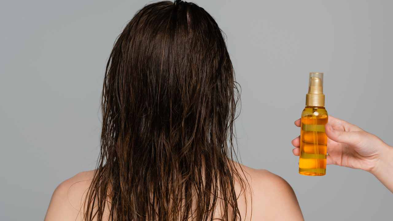 Fa bene applicare l'olio per i capelli?