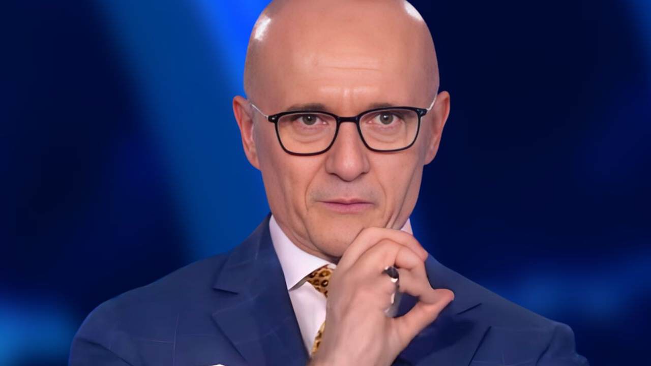 Alfonso Signorini e i due gieffini innamorati