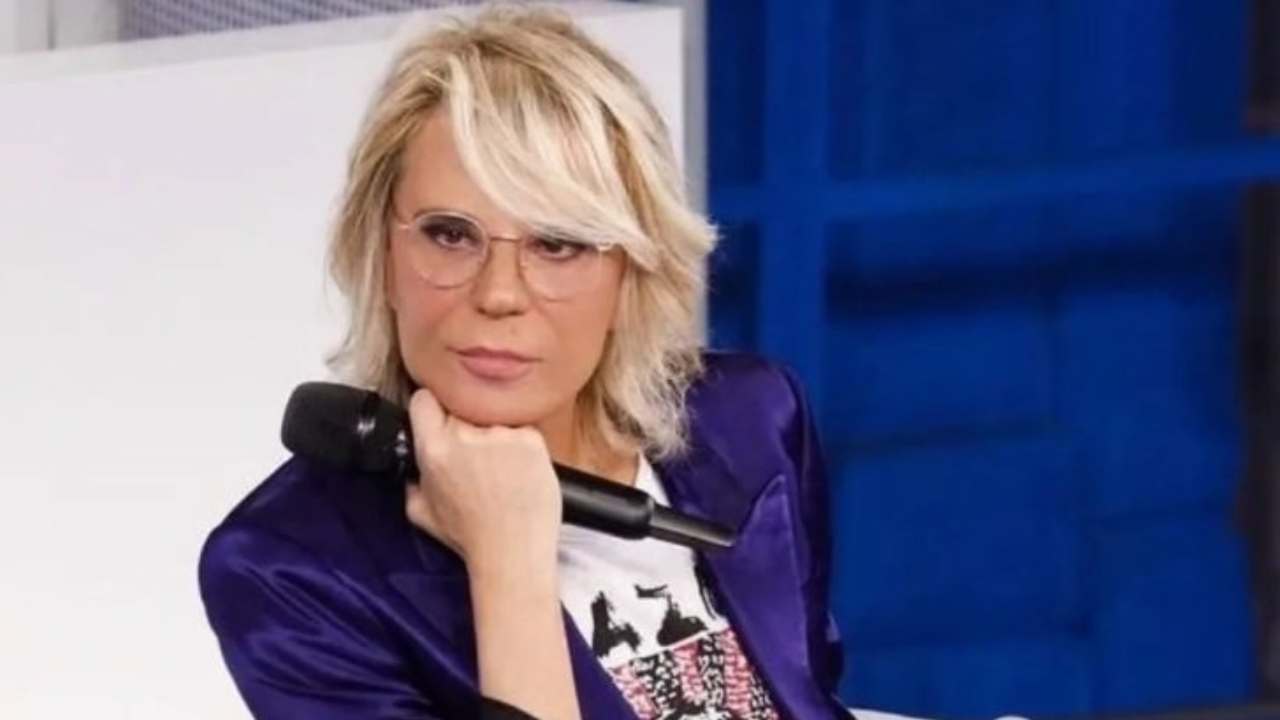 Maria De Filippi e il suo look scintillante